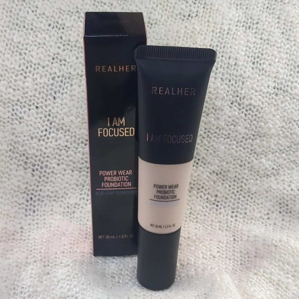 RealHer Foundation in Fair Ivory (I AM FOCUSED), 35ml/1.2fl oz